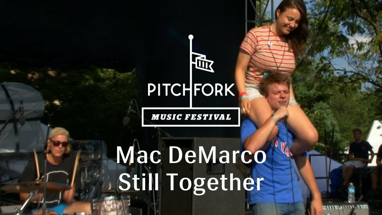 mac-demarco-girlfriend-kira-breasts